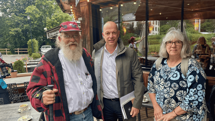 Left to right: Gary Cantrell, Chamonix mayor François-Xavier Laffin, Sandra Cantrell